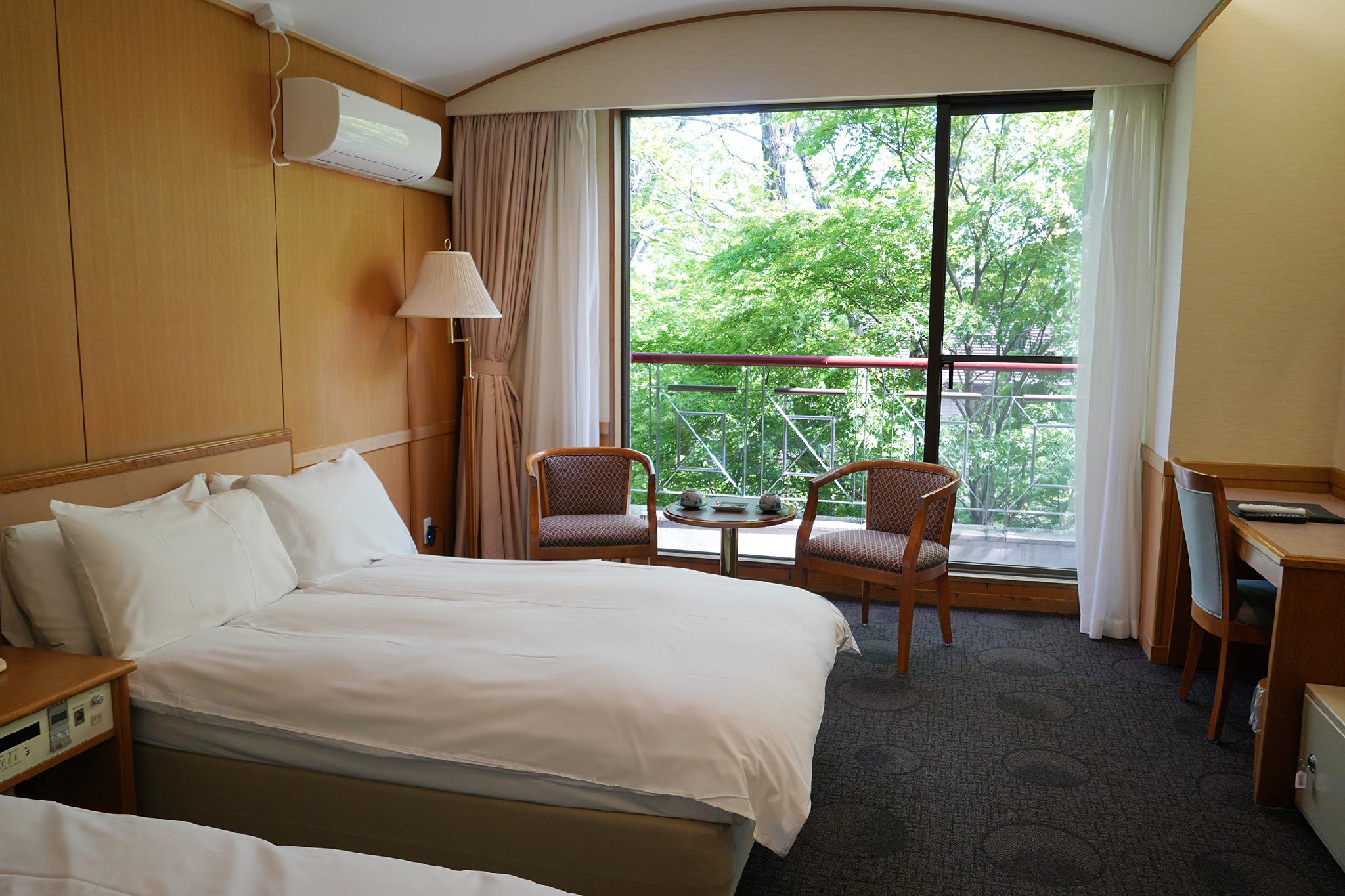 Western, Standard, Twin Beds, No Bathroom