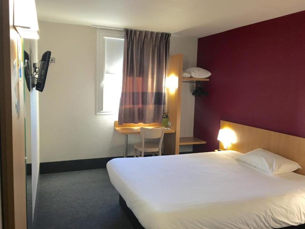ROOM, DOUBLE BED