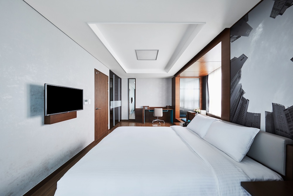 Ocean, Suite, Queen Bed