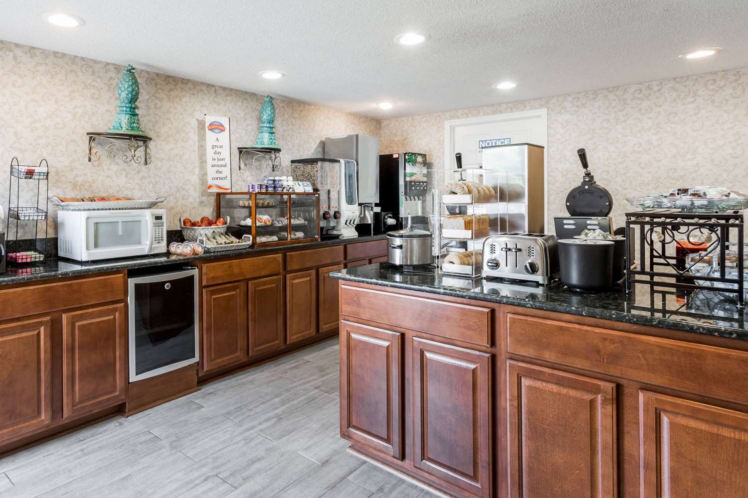 Best Western Greensboro Coliseum Inn 20/24
