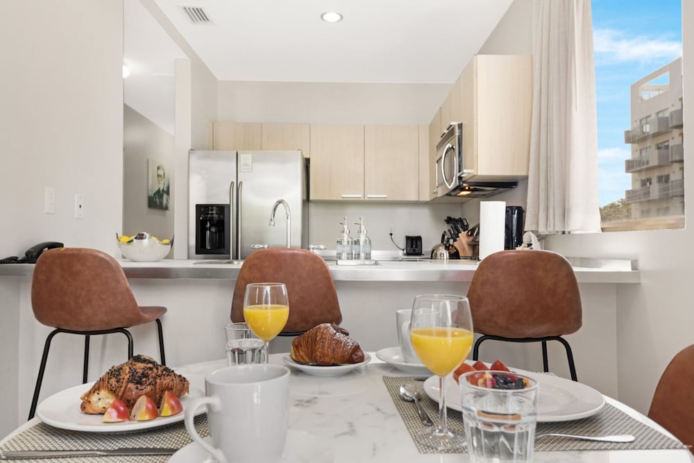 Roami at Habitat Brickell 40/50