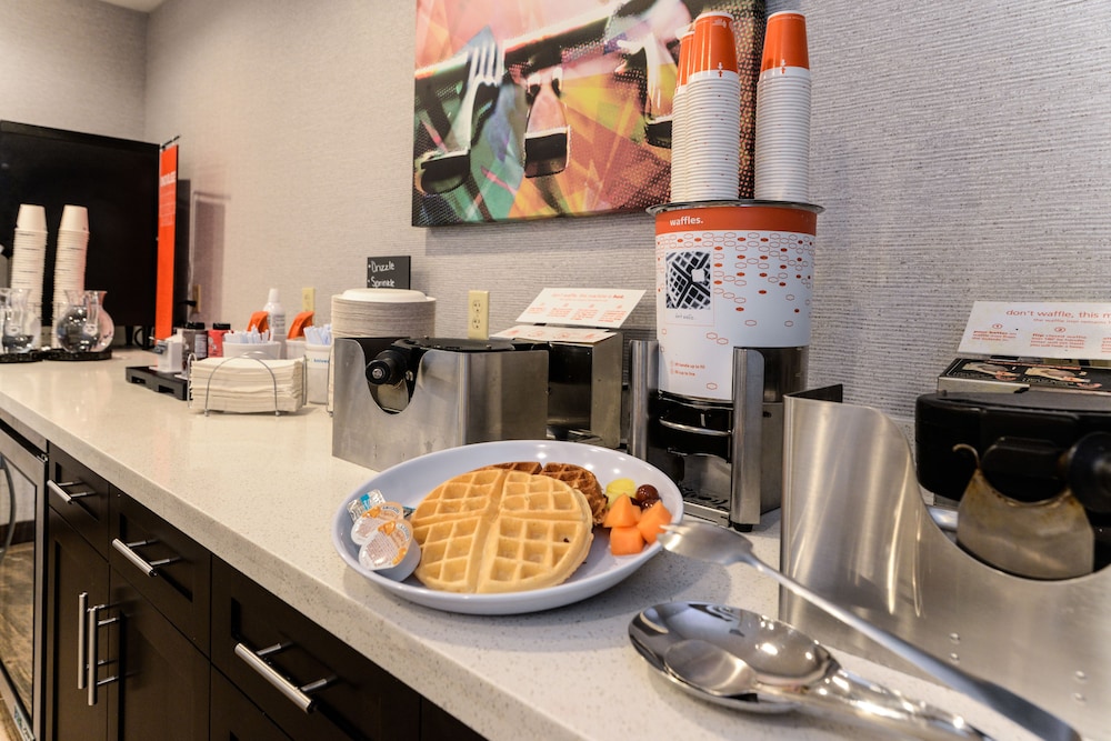 Hampton Inn Suites Allen Park 31/41
