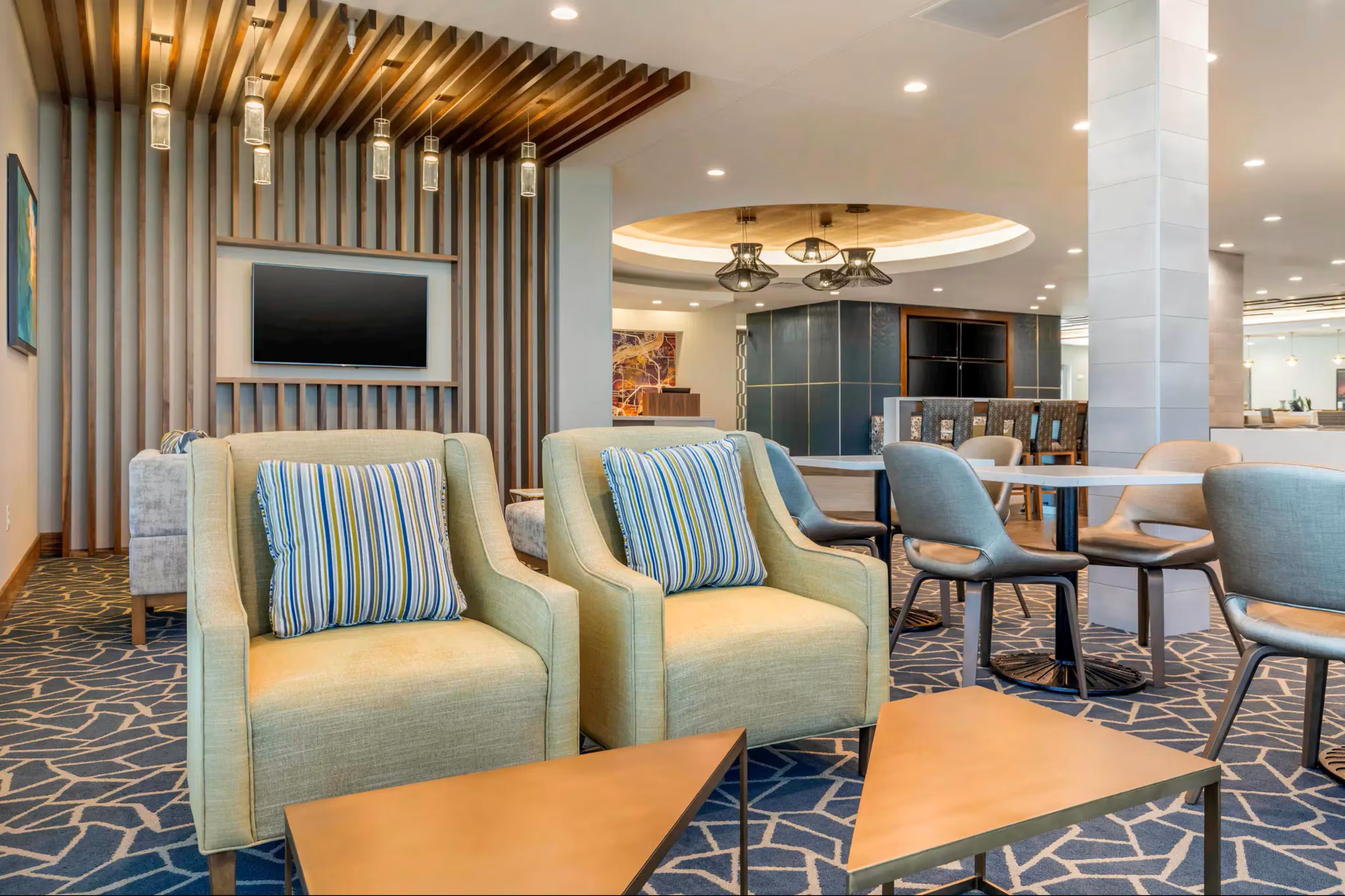 Holiday Inn Express Bettendorf - Davenport NE by IHG 35/41
