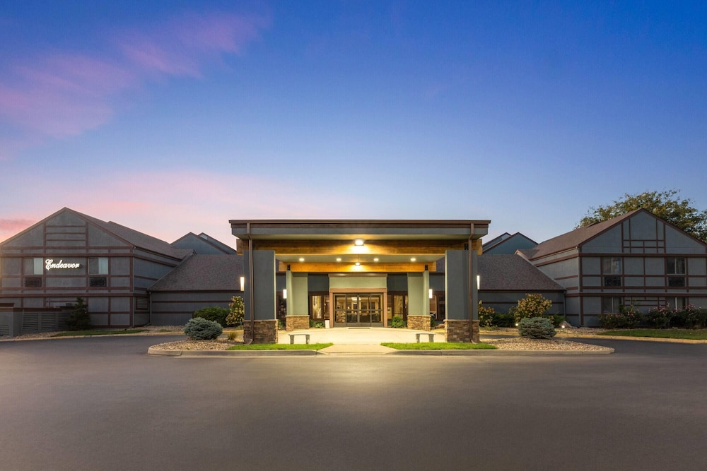 Endeavor Inn & Suites, Trademark Collection by Wyndham 4/55