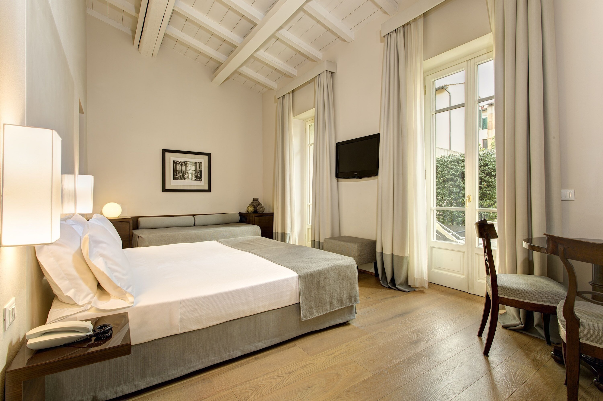 DELUXE, DOUBLE BED, GARDEN VIEW