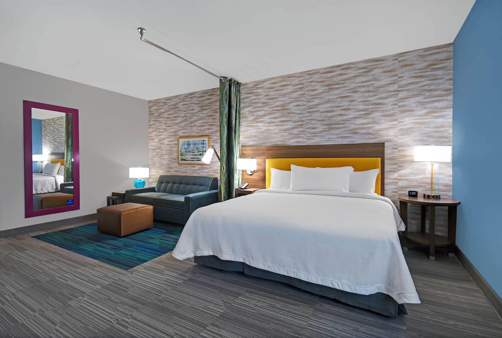 STUDIO, SUITE, KING BED