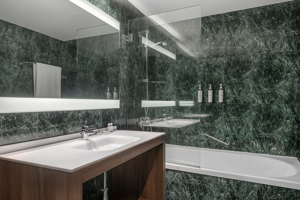 Ac Hotel By Marriott Zamora 48/50