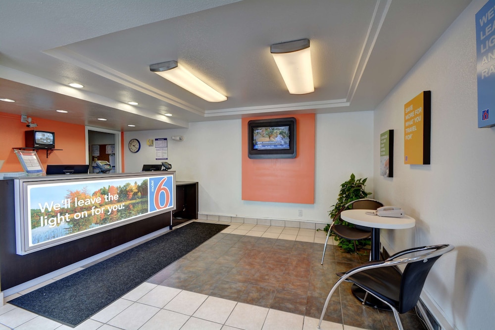 Motel6 Chicopee, MA - Springfield 8/37