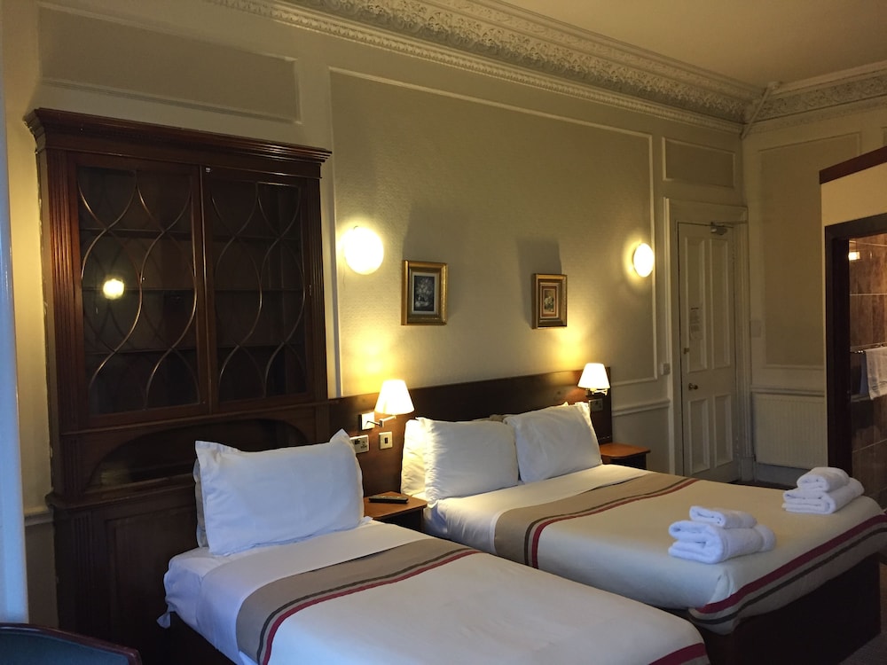 Edinburgh House Hotel 12/50