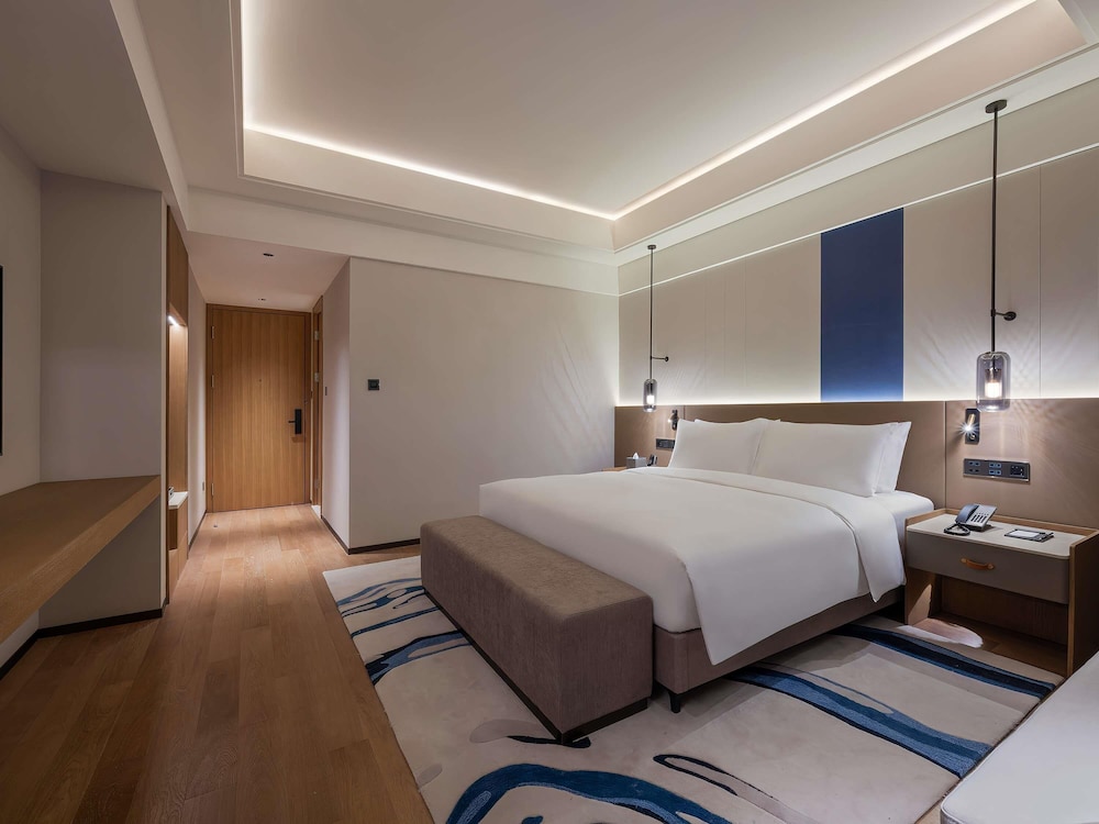SUPERIOR, KING BED, GARDEN VIEW