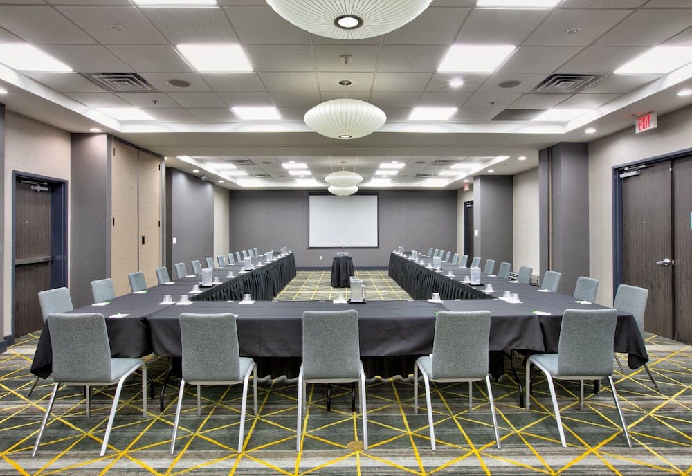 Holiday Inn Dfw South 46/64