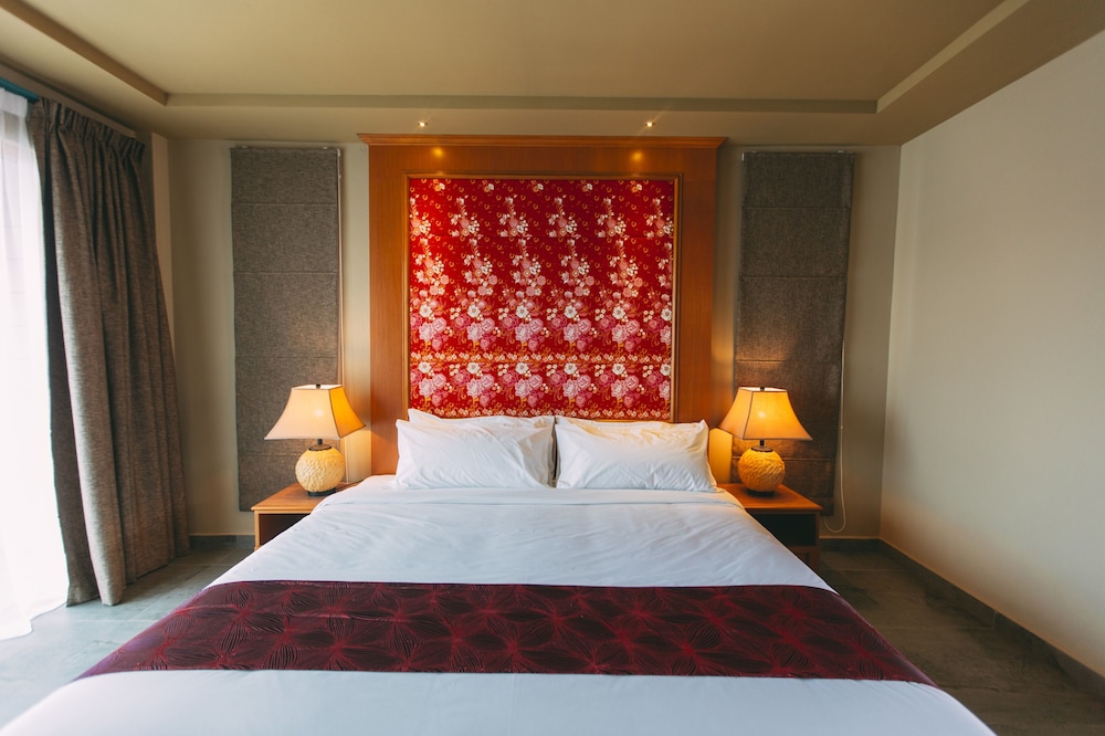 WATER, CHALET, KING BED