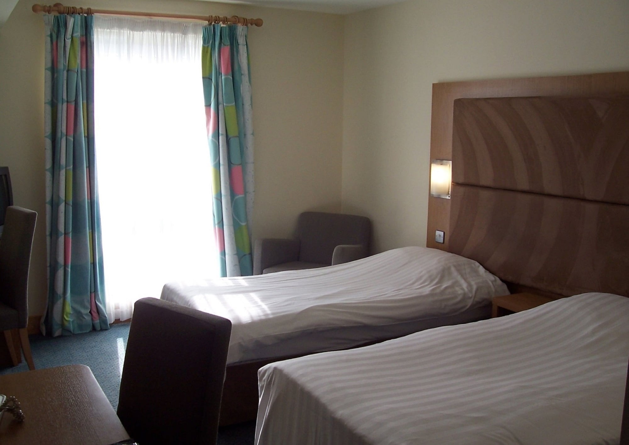 ROOM, TWIN BEDS