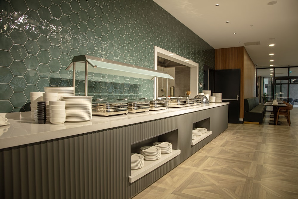 V CENTER HOTEL 41/65