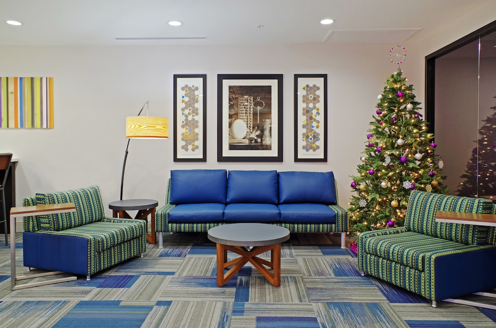 Holiday Inn Express Hotel & Suites Phoenix North Scottsdale 41/58