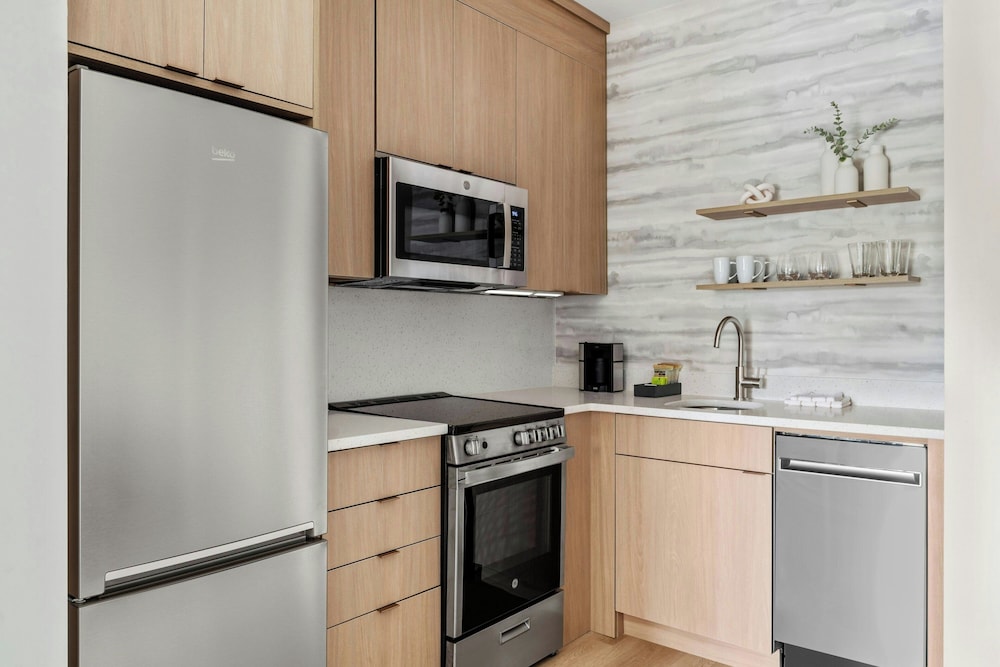Residence Inn by Marriott Melville 34/43