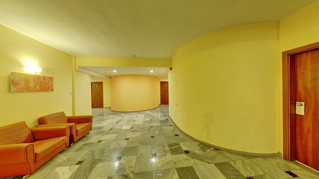 Hotel Exotica 10/22