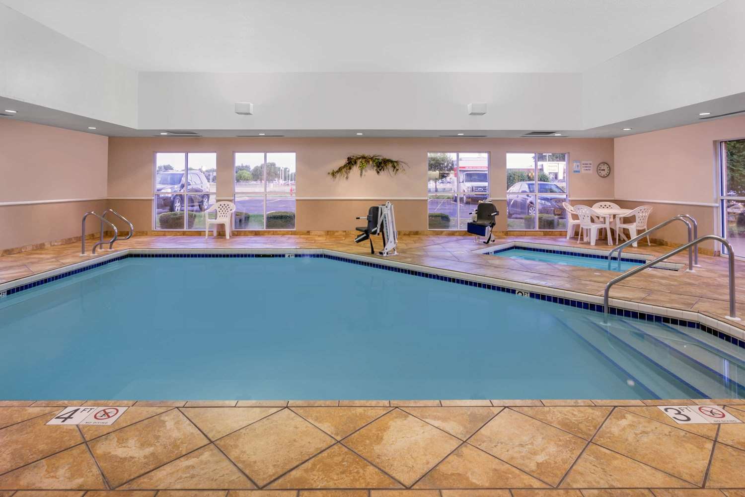 Super 8 By Wyndham Madison South 17/34