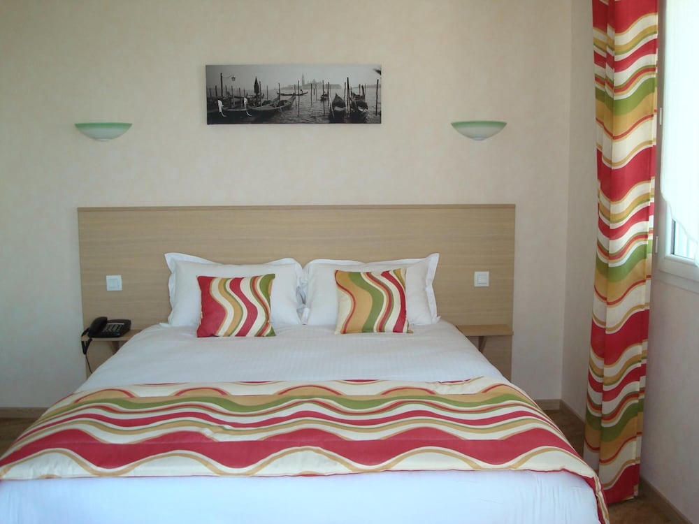 Brit Hotel Azur 10/32
