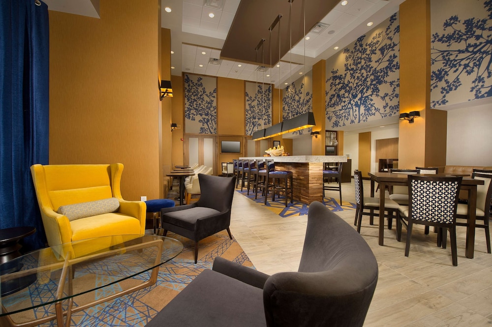 Hampton Inn Suites Baltimore Woodlawn 18/34