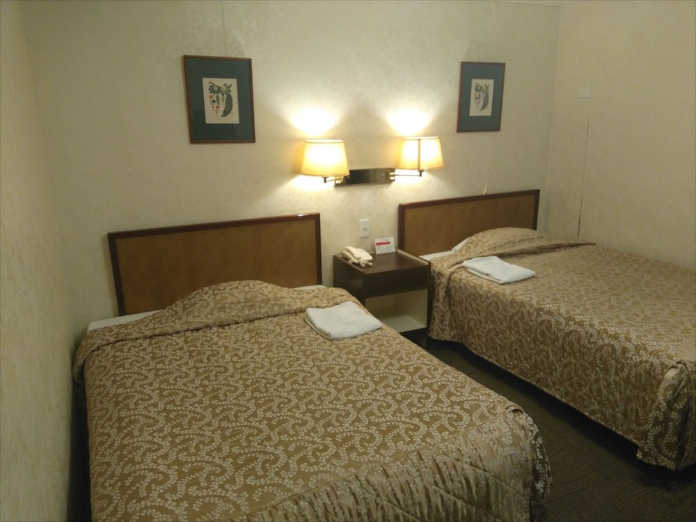 Sunrise Hotel 16/68