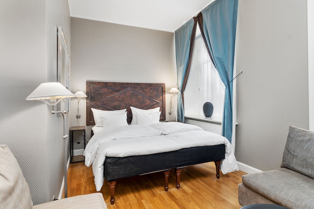 جناح جونيور بسرير كينج، Hotel Kong Arthur 8/10