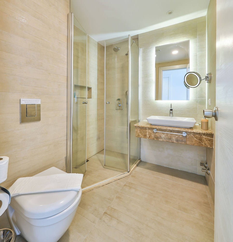 Livia Hotel 56/57
