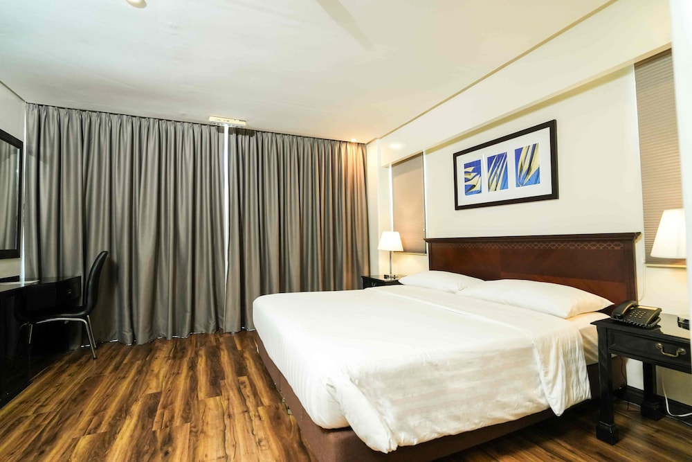 Court Meridian Hotel And Suites 9/36