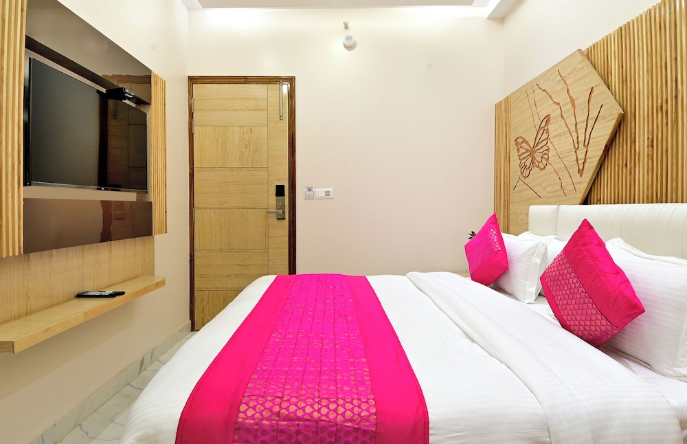Hotel Aman International 33/67
