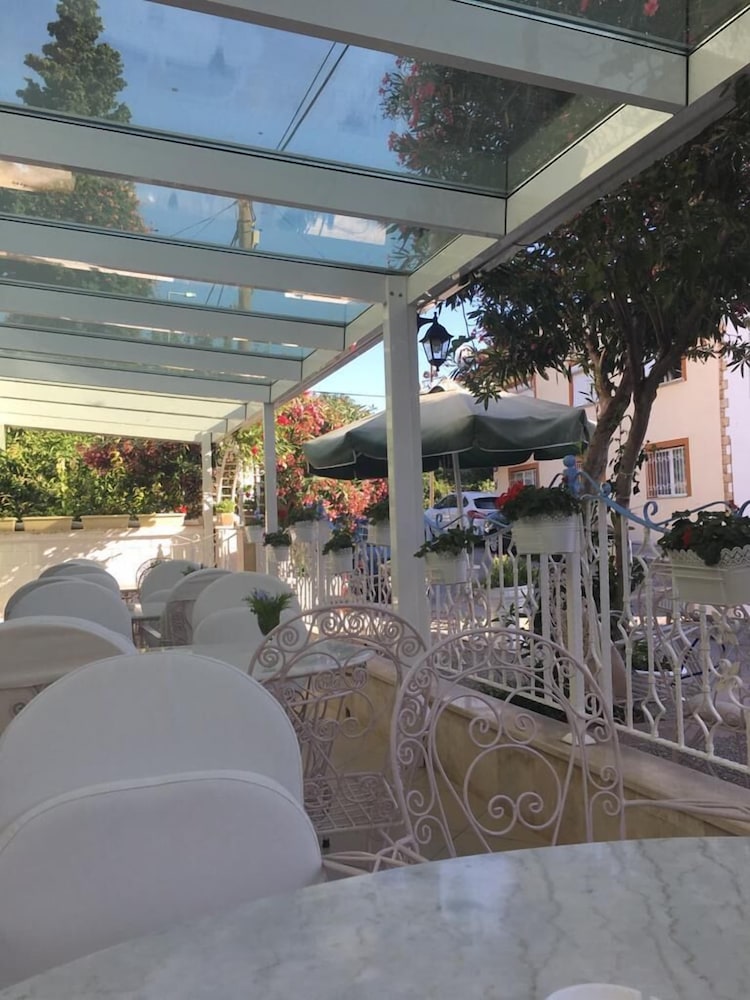 Melaike Otel 64/72