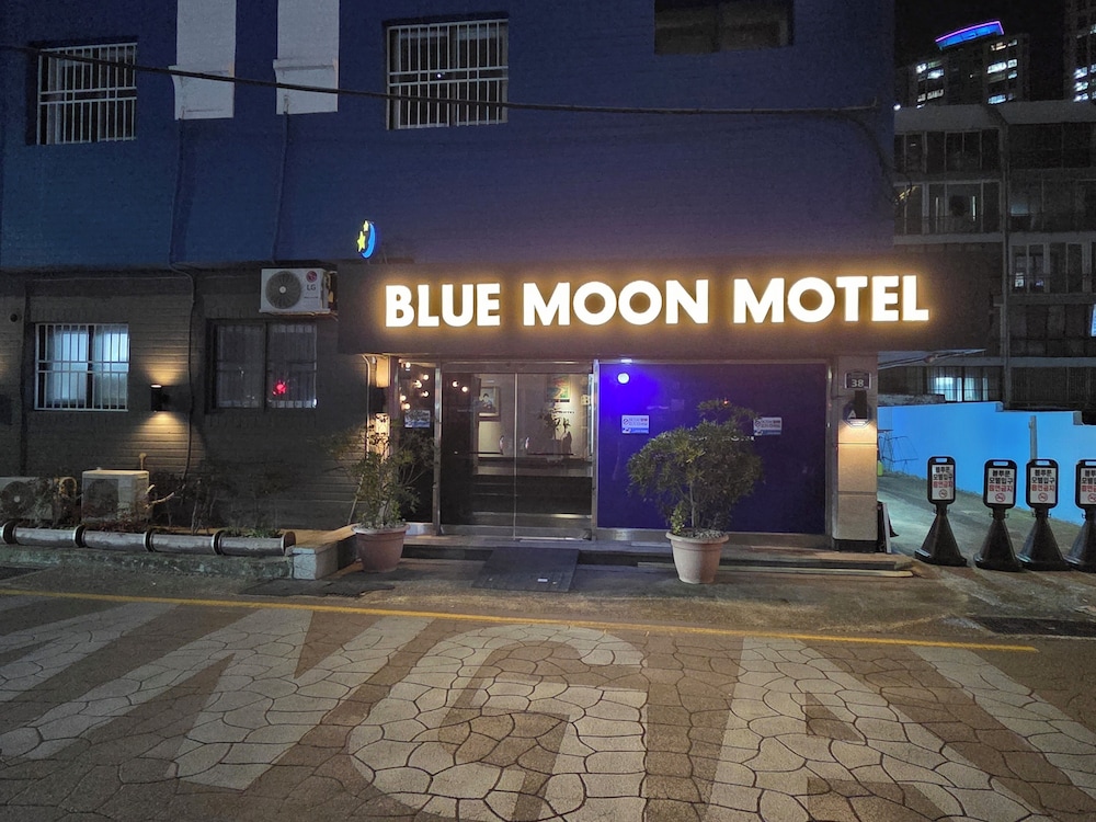 Gwangan Beach Blue Moon Motel 52/56
