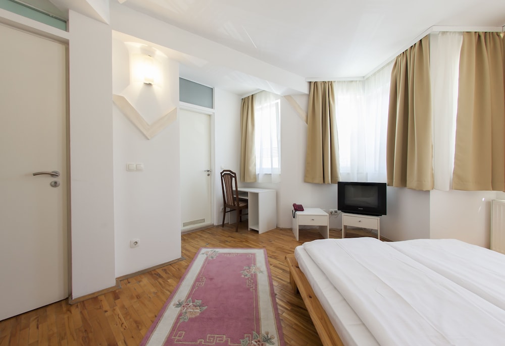 Hayat Hotel 16/57