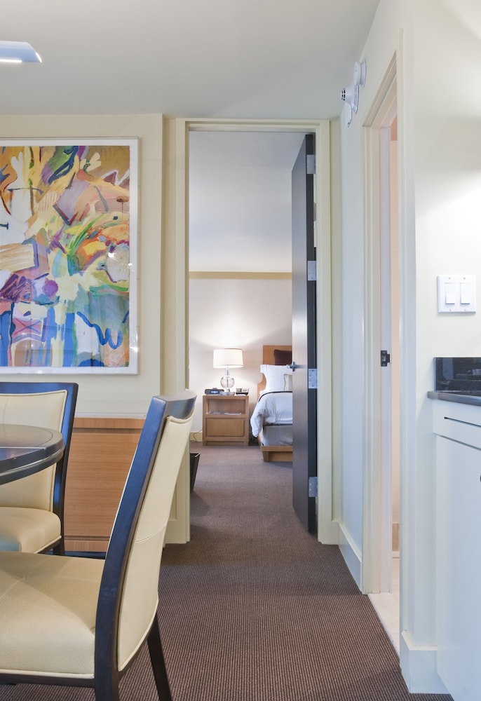 Colonnade Hotel 34/46