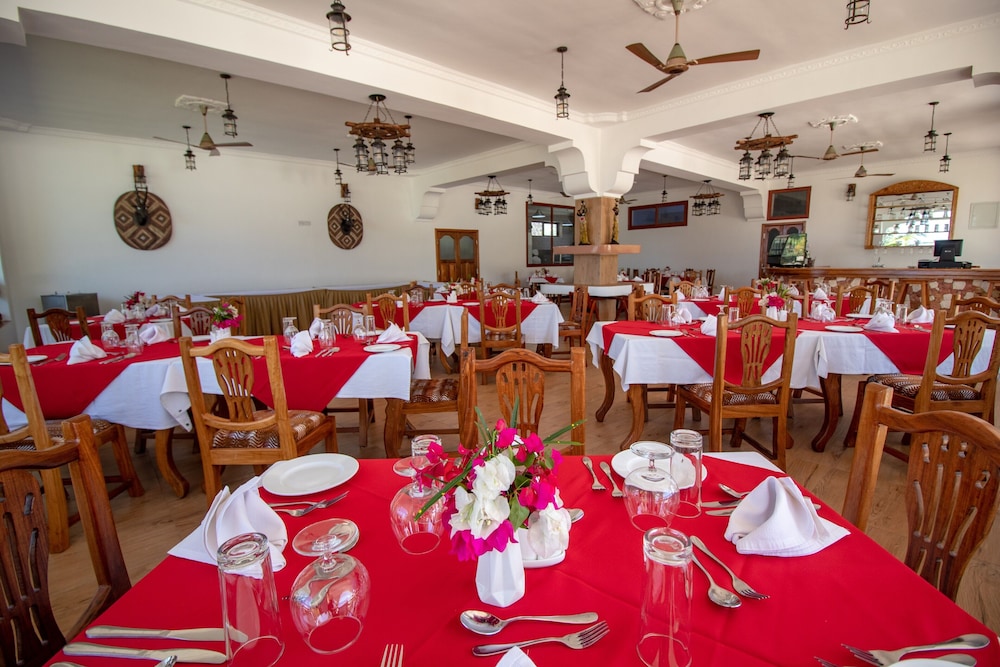 Sunny Palms Beach Bungalows 47/65