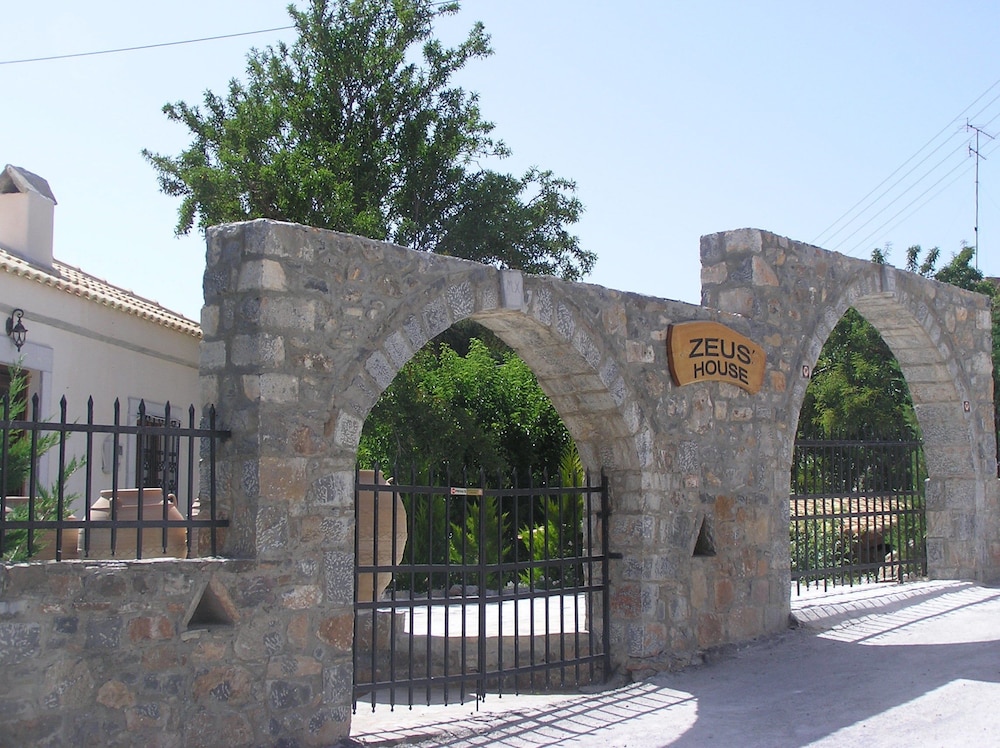 Zeus House 27/36