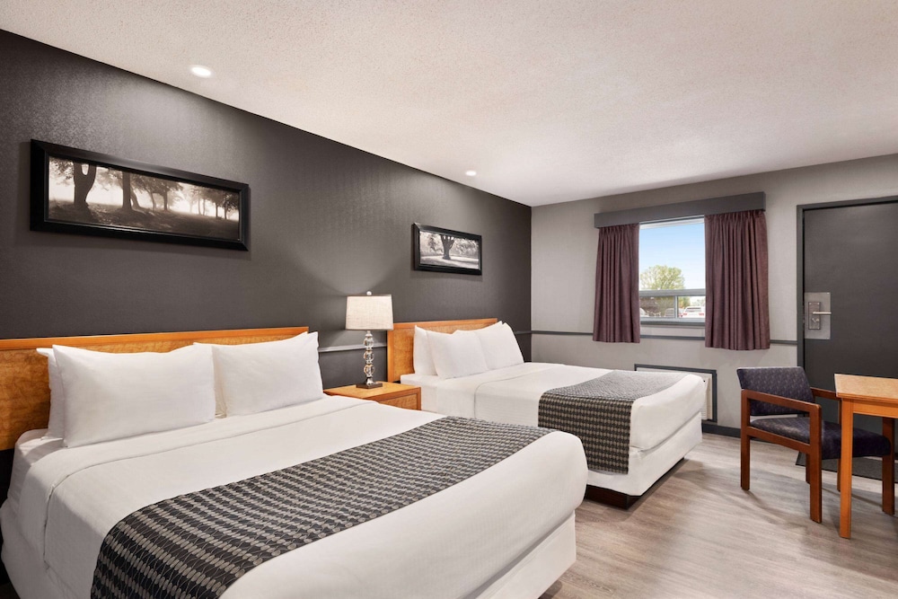Room, 2 Queen Beds, Exterior Entrance