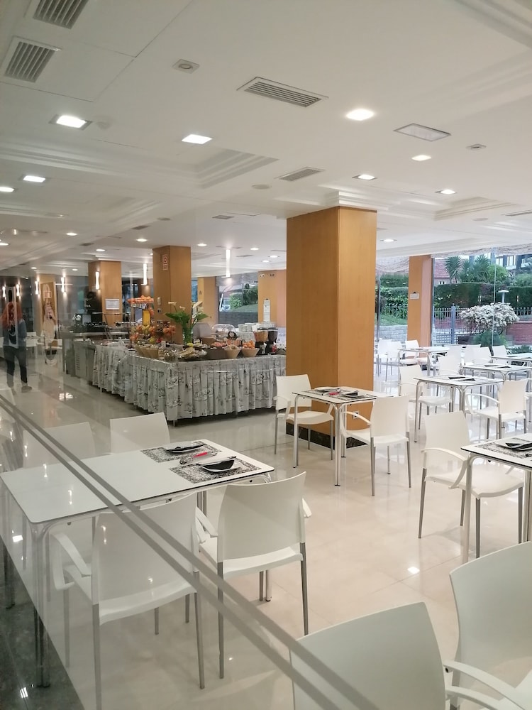 Maritimo Ris Hotel and Apartments 56/73