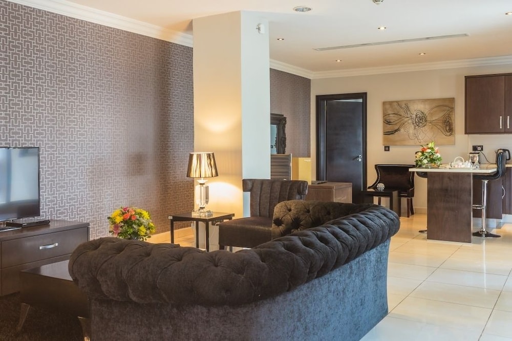 Leola Suites 21/37