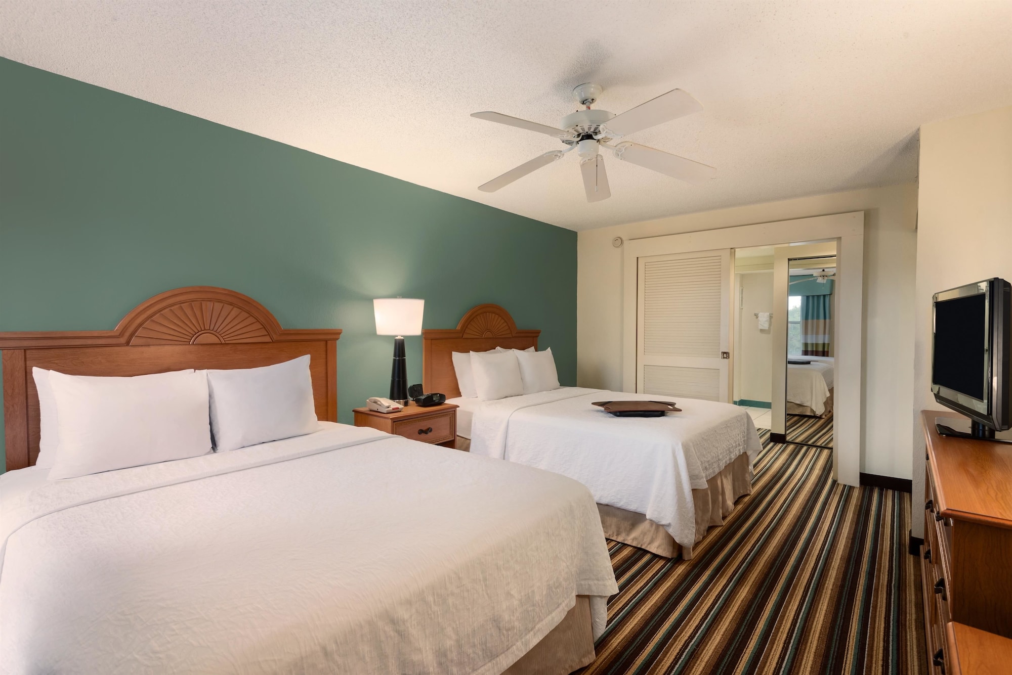 Suite, 2 Queen Beds, Sofa
