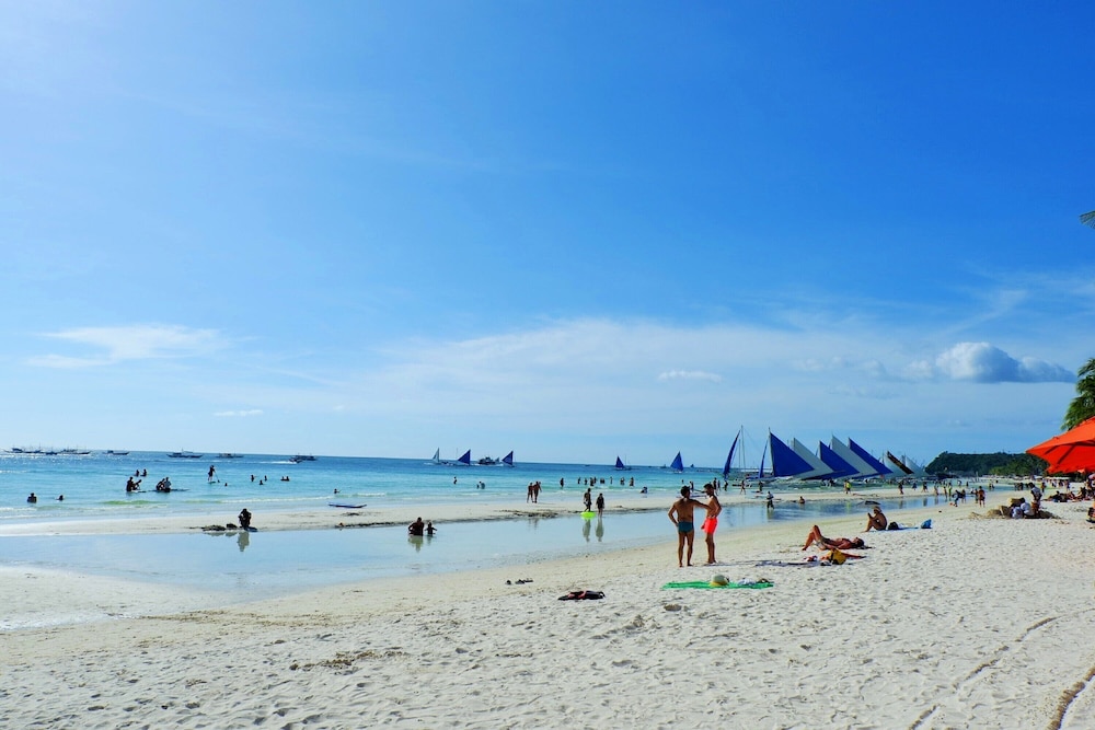 Luxx Boutique Boracay 68/72