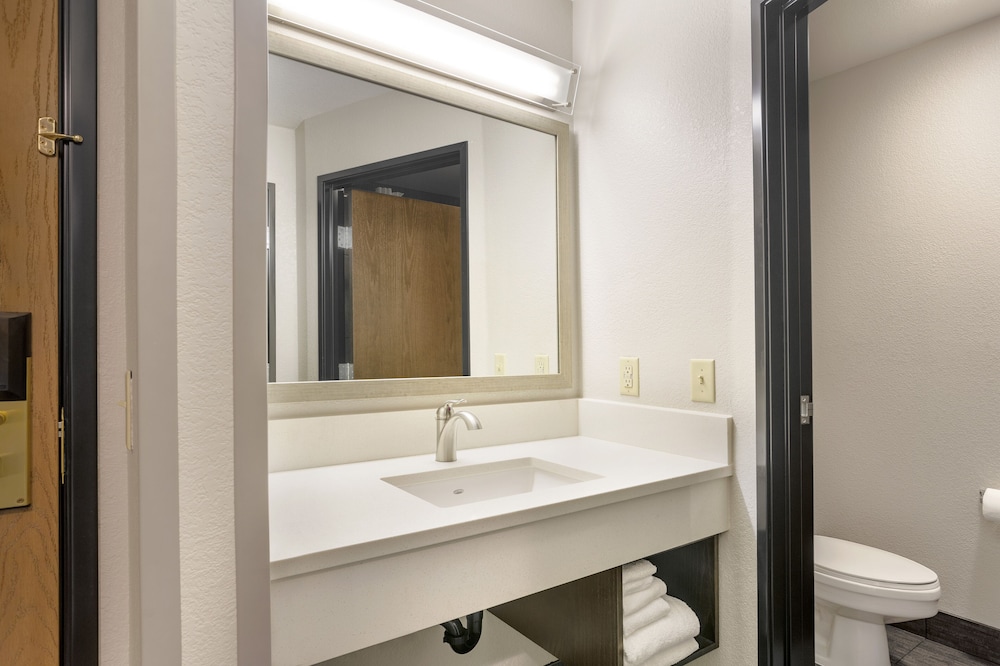 Comfort Inn & Suites Tualatin - Lake Oswego South 27/60