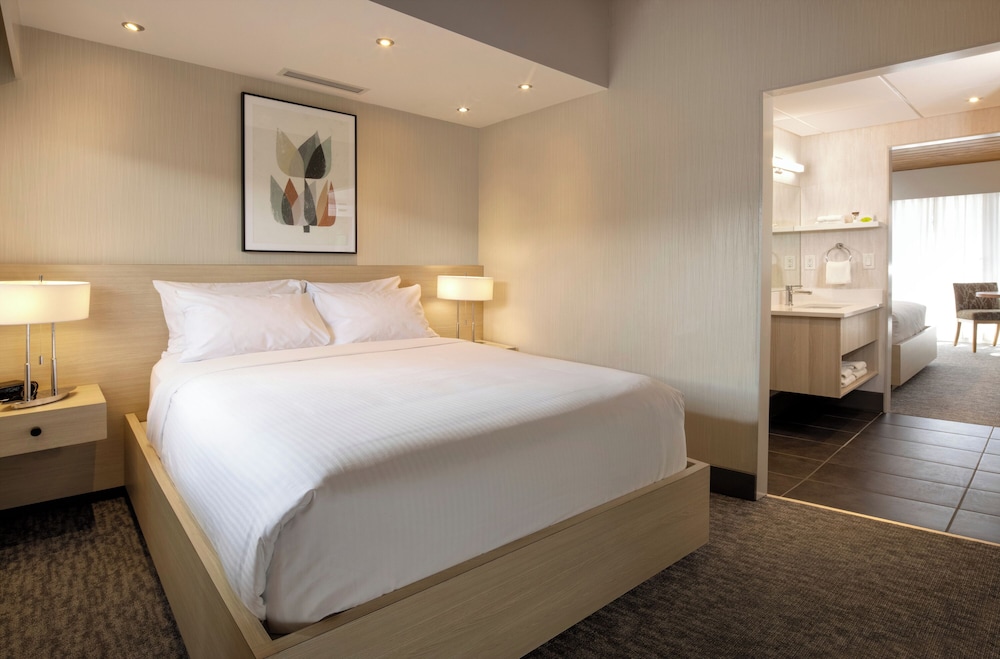 PREMIUM, QUEEN BED, BATHTUB