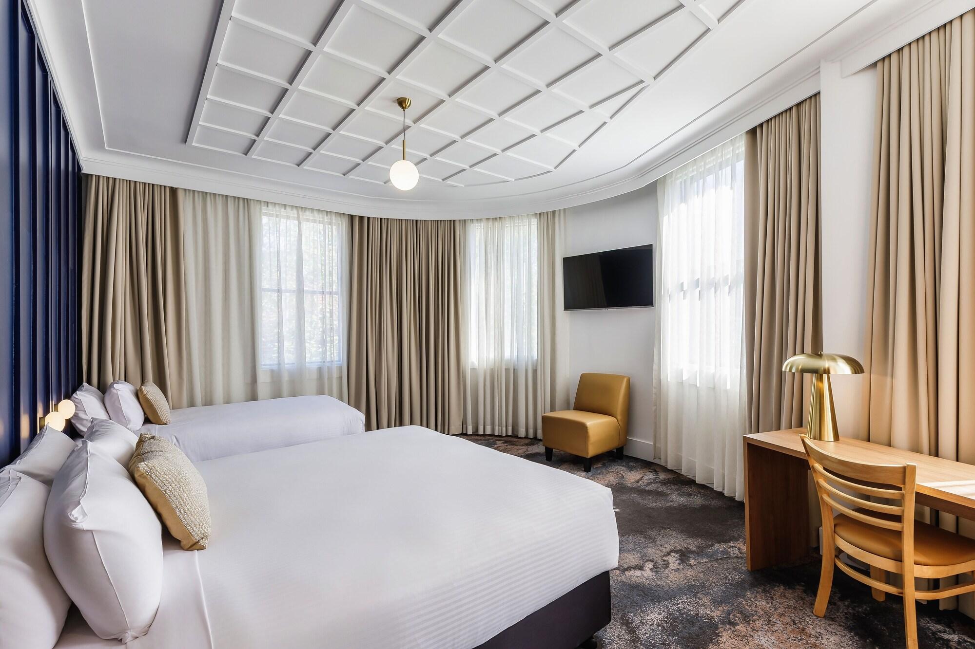 غرفة سوبيريور بسرير مزدوج أو سريرين منفصلين، Royal Exhibition Hotel 2/4