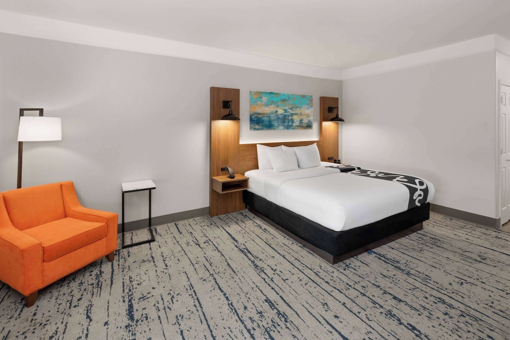 La Quinta Inn & Suites by Wyndham Angleton 14/50