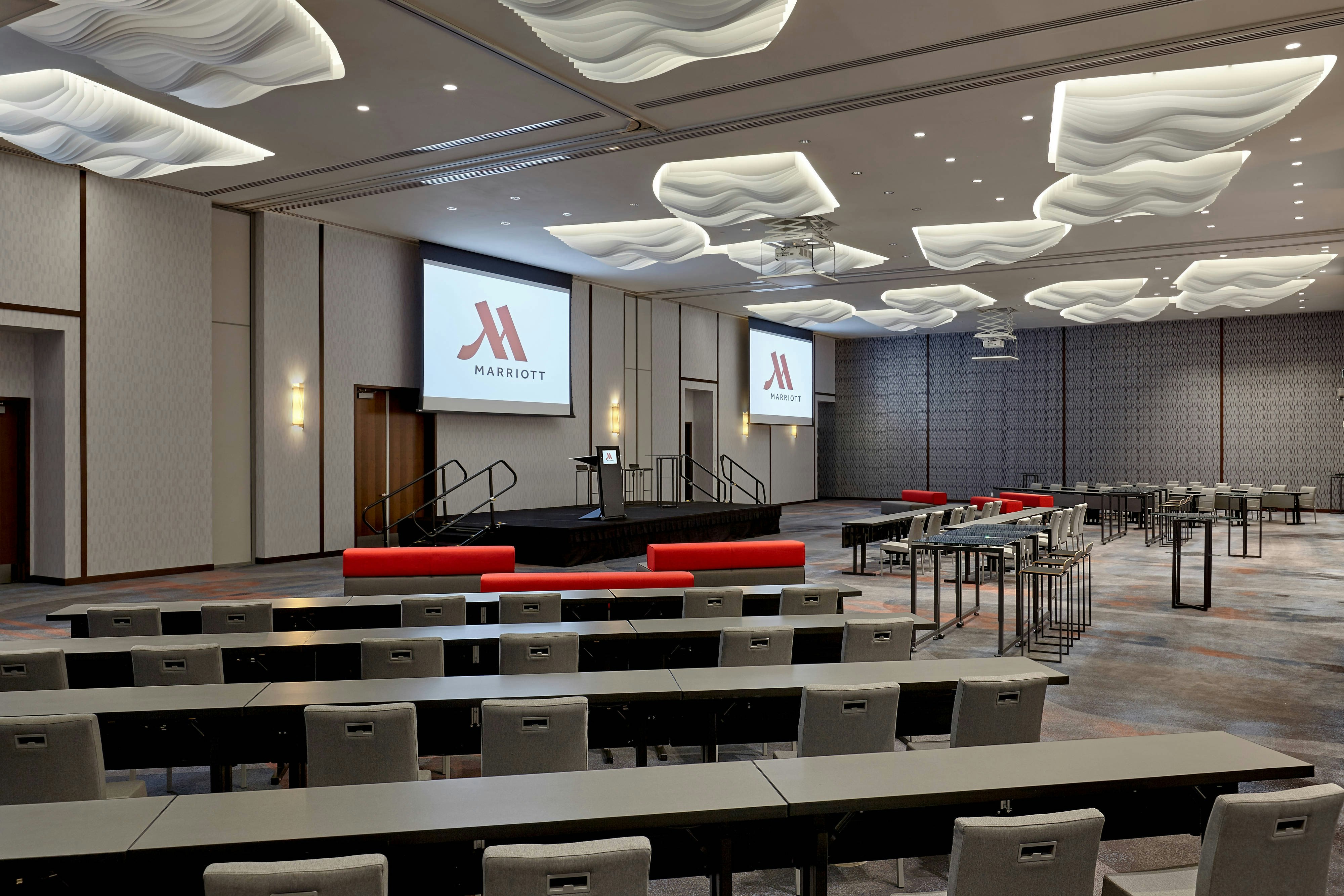 CALGARY AIRPORT MARRIOTT IN-TERMINAL HOTEL 29/33