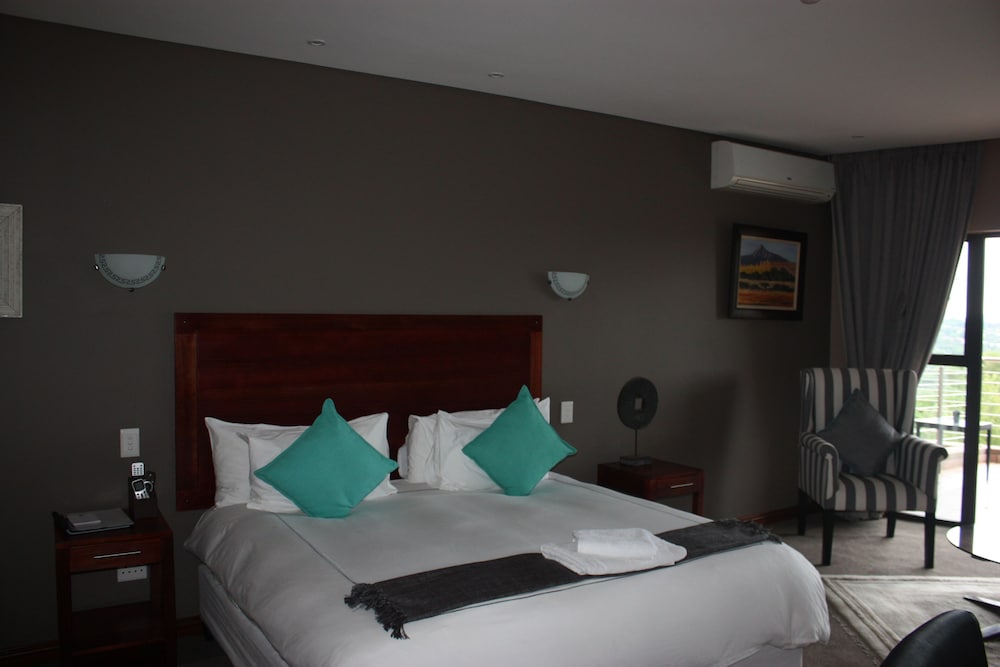LUXURY, DOUBLE OR TWIN BED