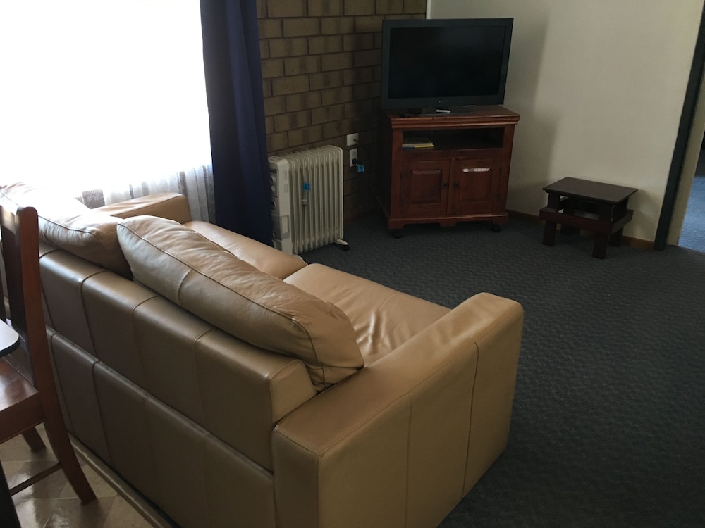 AIRPORT WHYALLA MOTEL 47/58