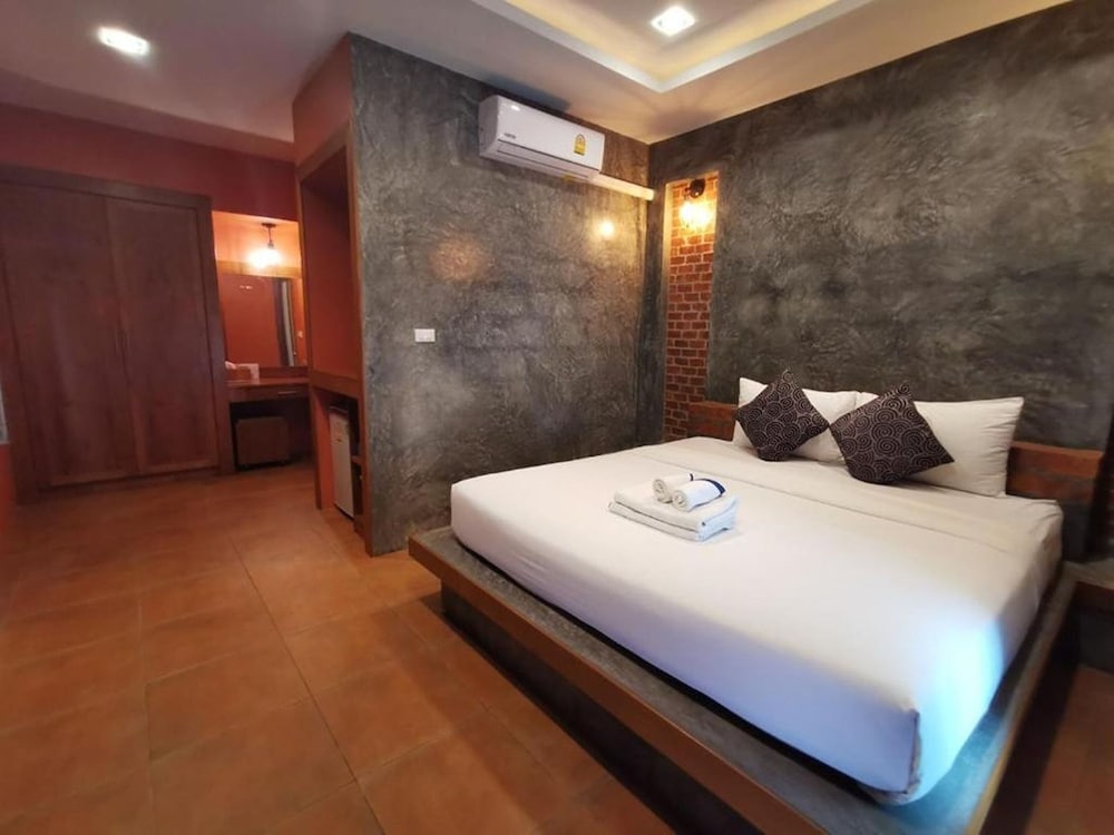 Baan Mee Phuket 8/55