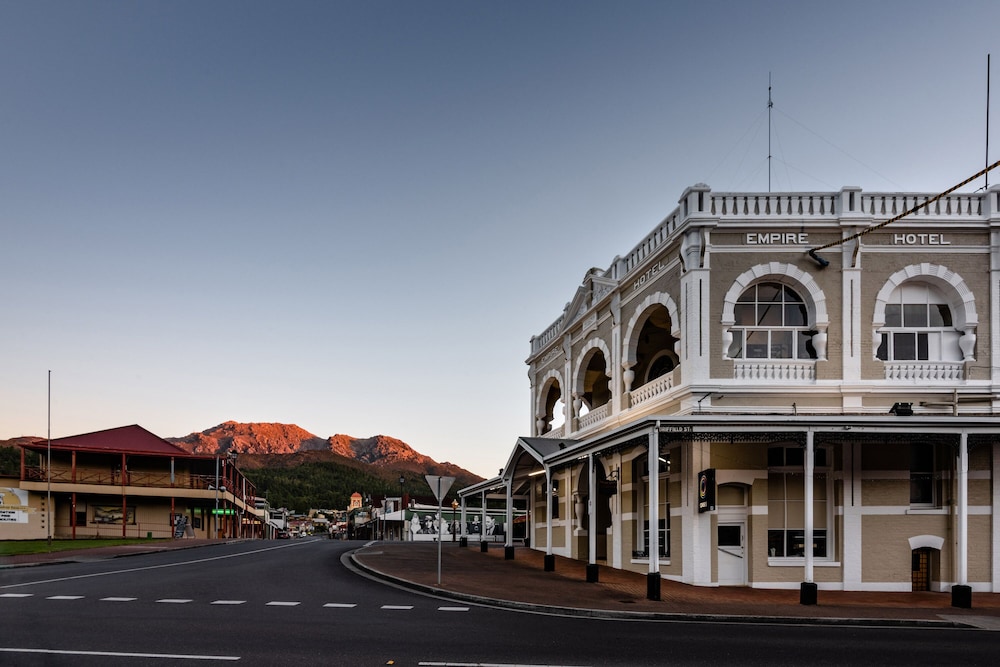 The Empire Hotel 2/35