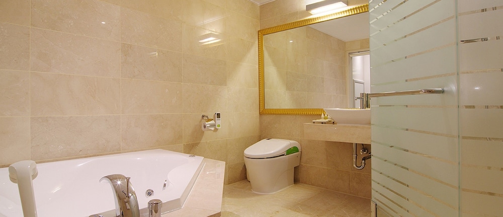 The Class 300 Hotel and Condominium 33/36
